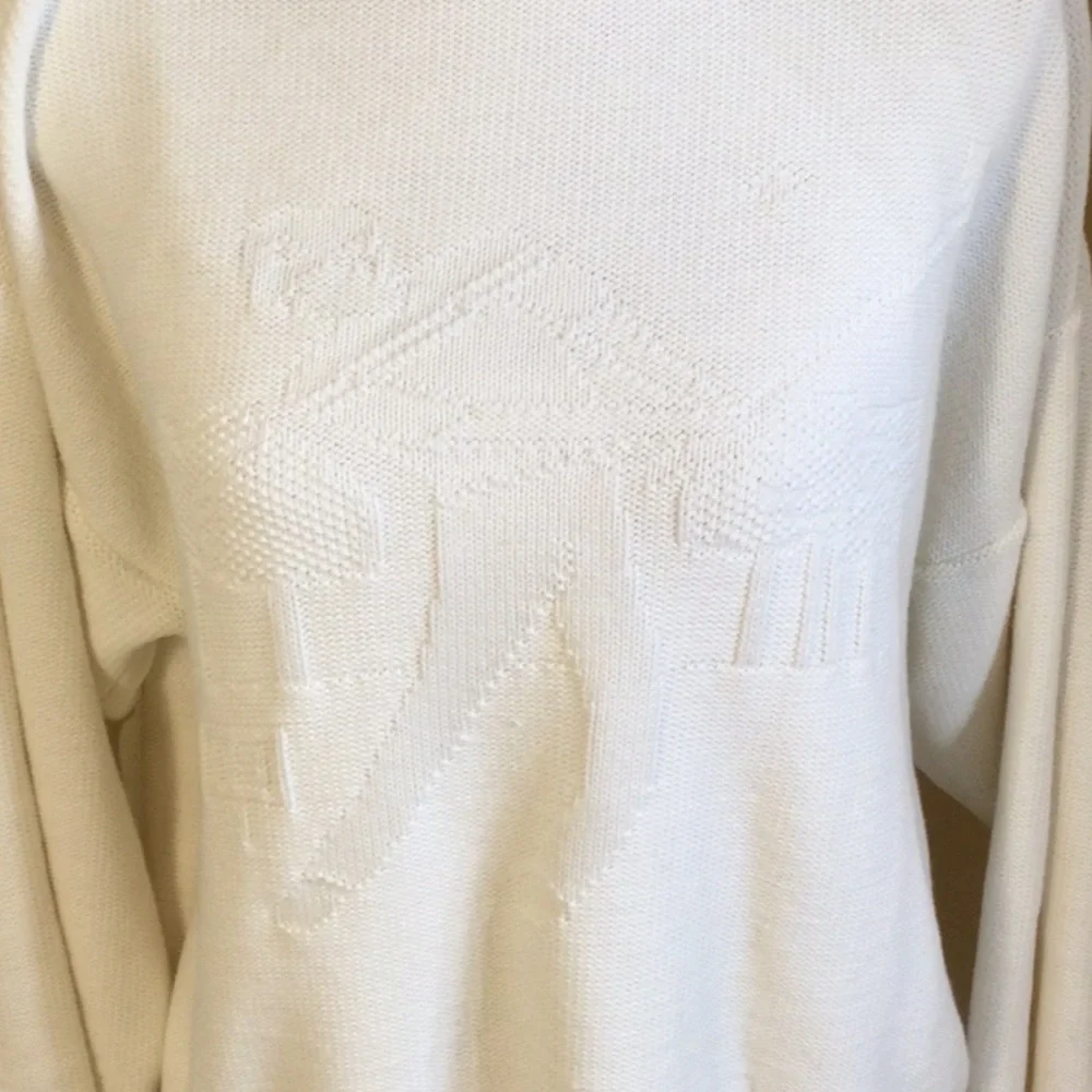 Eddie Bauer White 100% Cotton Knit Sweater with raise image of golfer - Picture 3 of 11